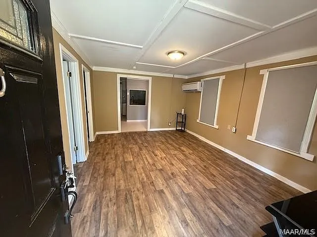 3 bed, 1.0 bath, 1000 sqft, $1,100 — Photo 3