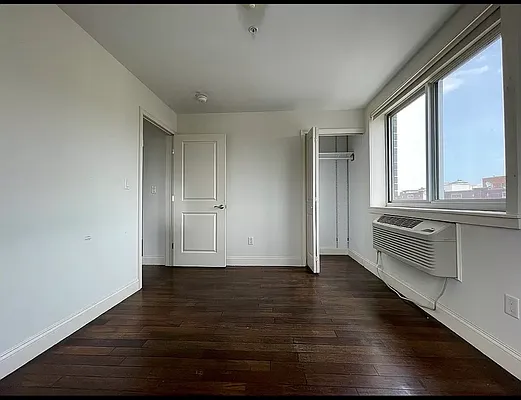 Rented by Celine Moradof-Nazarian, LREB | media 3