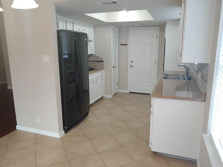 1701 Brokenshoe Dr — Photo 6
