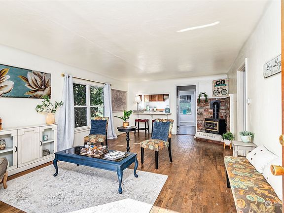 2nd image of 1347 N Montgomery Avenue