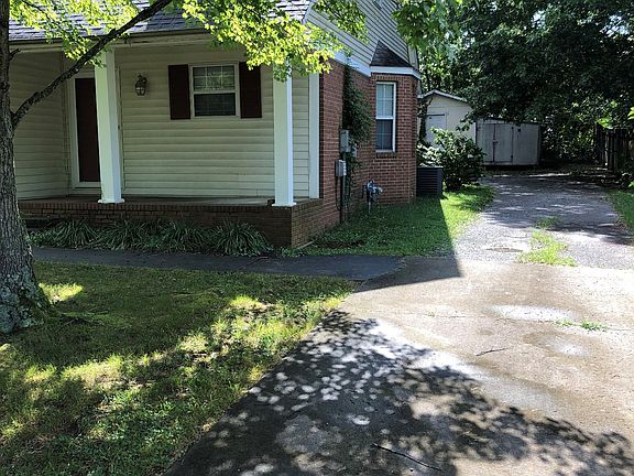 2nd image of 2547 Oak Hill Dr