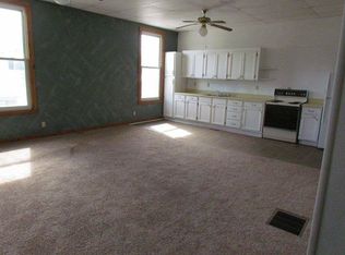 8 S Main St, Fayette, IA 52142