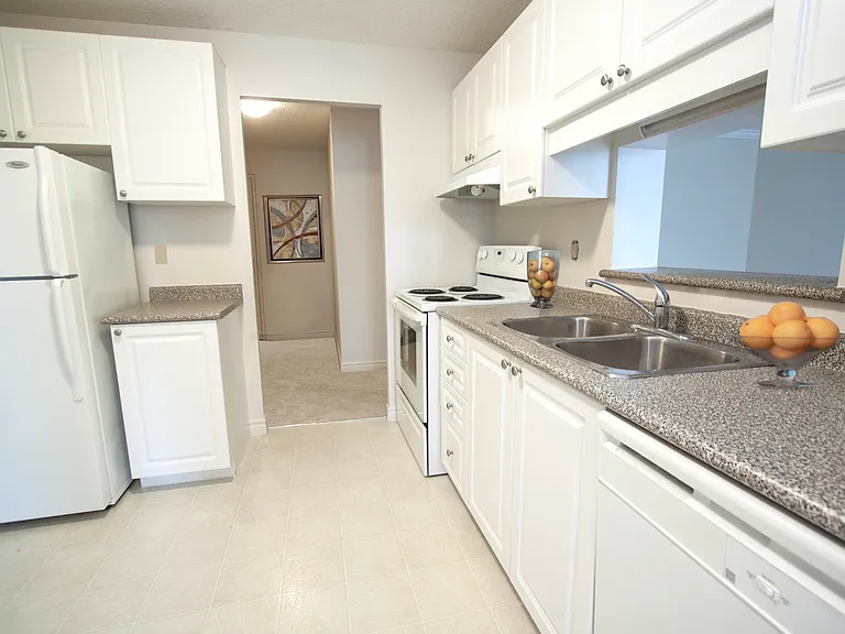 435 Wilson Ave — Photo 6