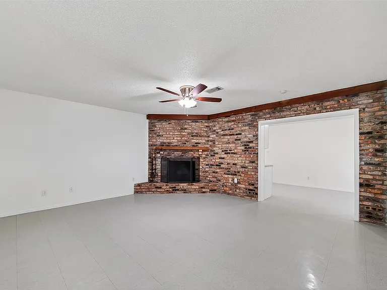 15022 Chipman Ln — Photo 10