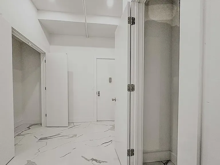 248 W 35th St #701 — Photo 16