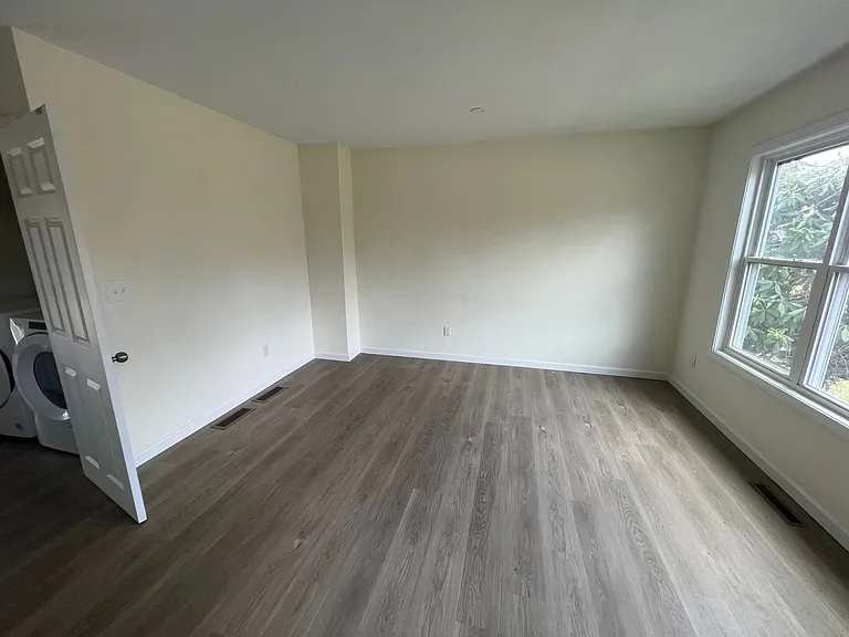 CENTERVILLE ASSOCIATES INC. - HOLLY HILL APARTMENTS — Photo 6