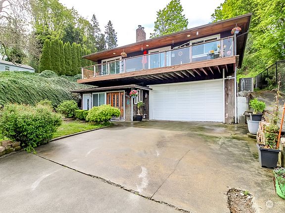 4th image of 1826 Markham Avenue NE