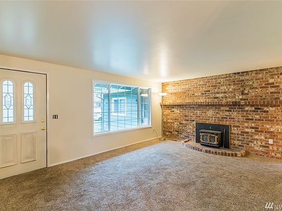 5th image of 1428 218th St SW