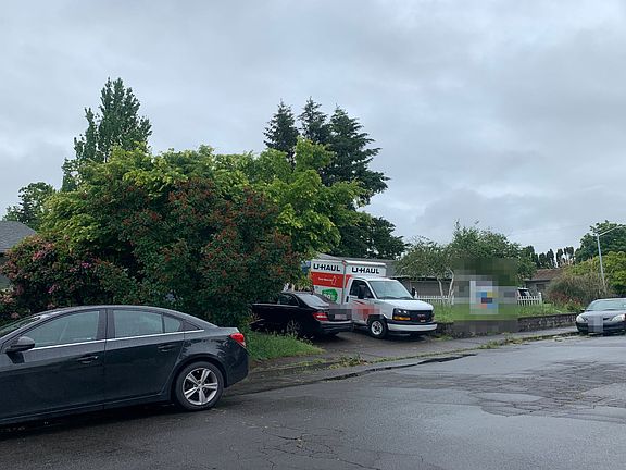 3rd image of 422 Chandelle Ct NE