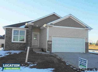 201 Pebble Bch, Lincoln, NE 68520