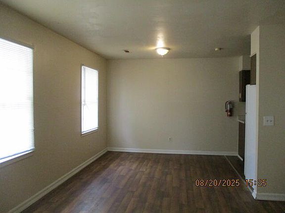 3rd image of 340 W Hampton Ave