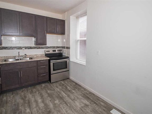 3rd image of 4652 Tyrolean Ave