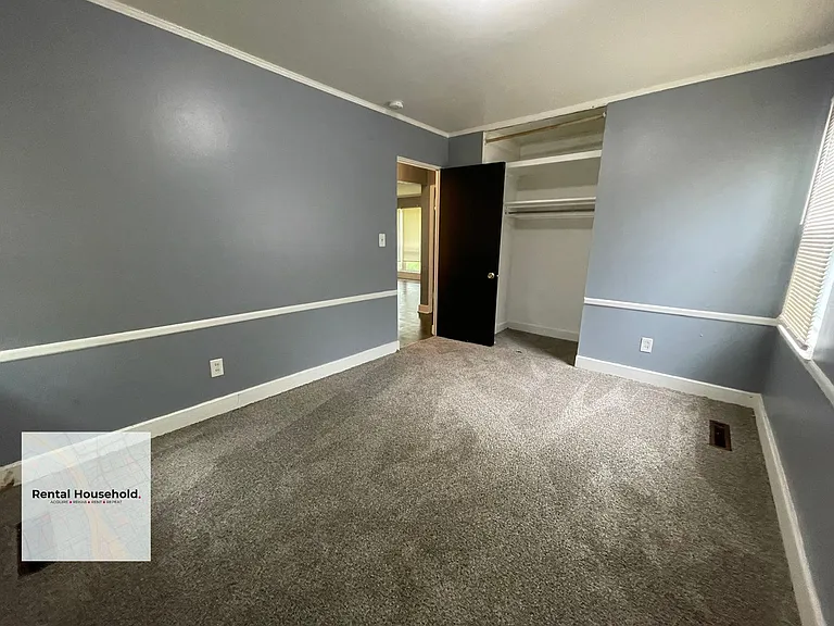 10400 Saratoga St — Photo 6