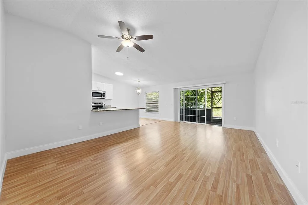 3 bed, 2.0 bath, 1230 sqft, $1,900 — Photo 3