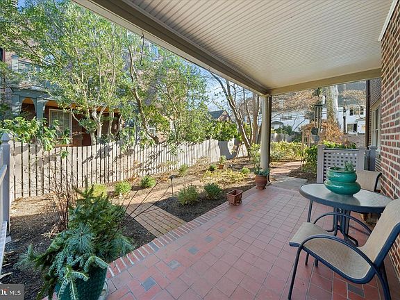 5th image of 706 Greenhill Ave