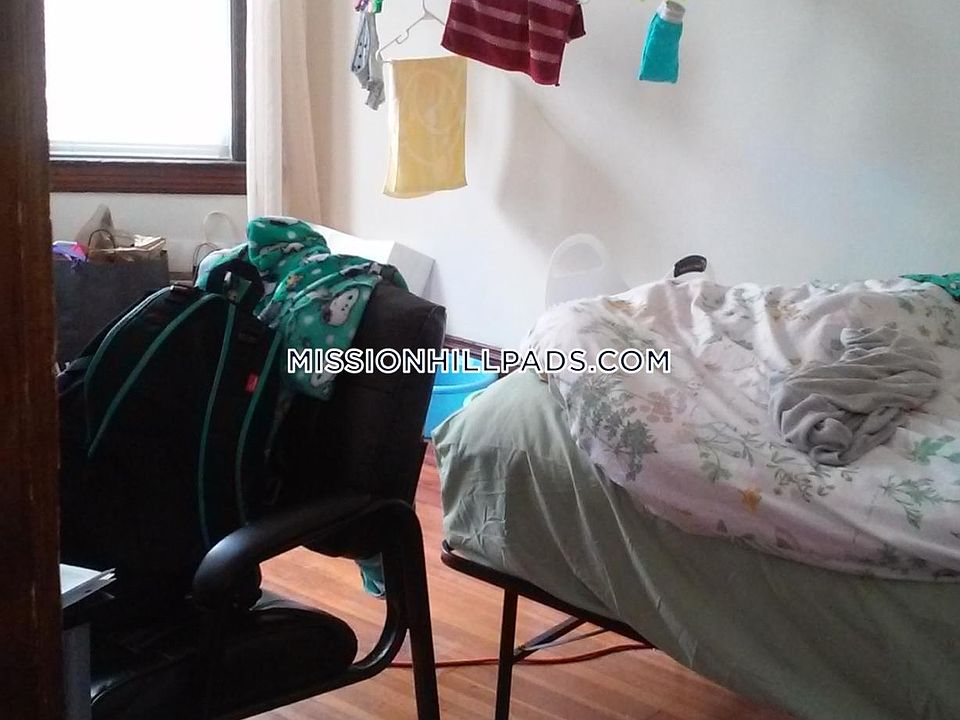 2nd image of 234 Calumet St APT 1A