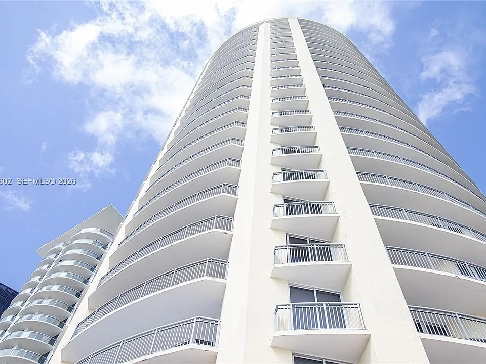 17375 Collins Ave #701