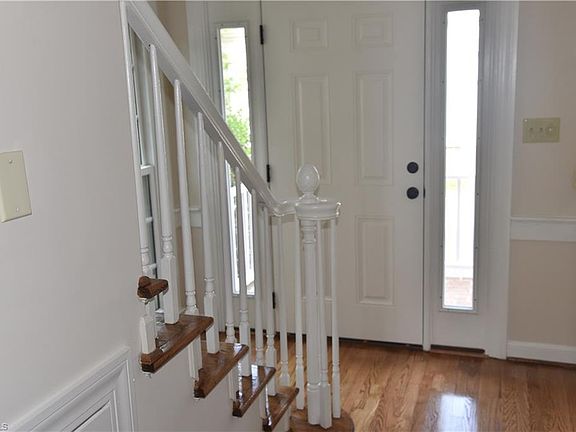 3rd image of 5 Stafford Oaks Dr