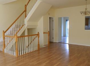 2415 Clover Field Cir, Herndon, VA 20171