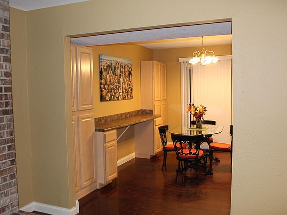 4th image of 405 Mimosa Ct APT 7