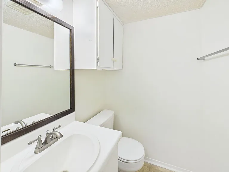 200 Buttercup Dr #201 — Photo 7