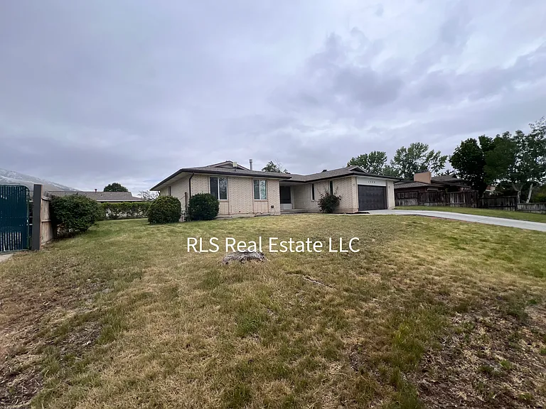 1572 E Hidden Valley Rd — Photo 16