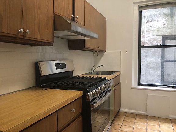 2nd image of 34 Monroe Pl #3C