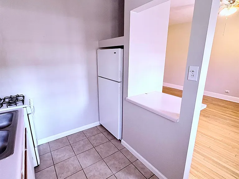 Frances Apartments — Photo 6