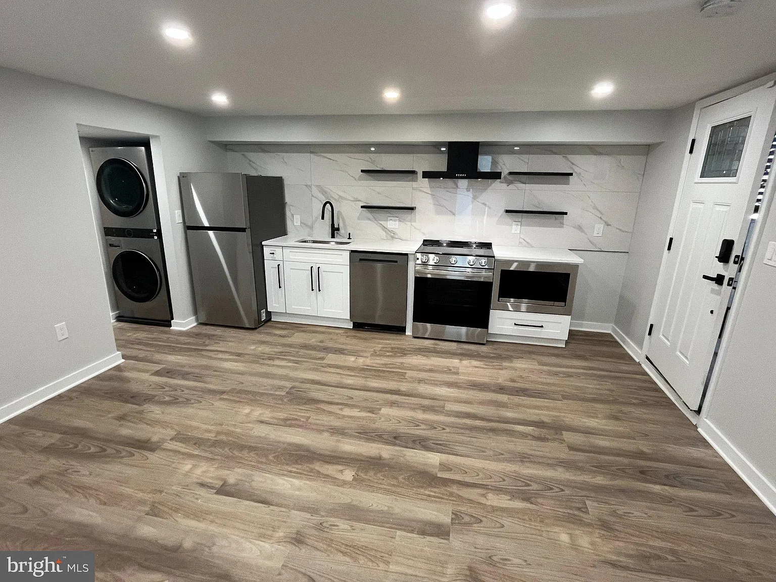 2 bed, 1.0 bath, 576 sqft, $2,900 — Photo 2