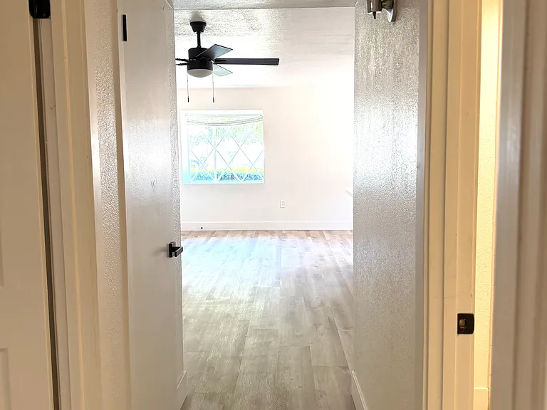 2019 W Berridge Ln #4 — Photo 5