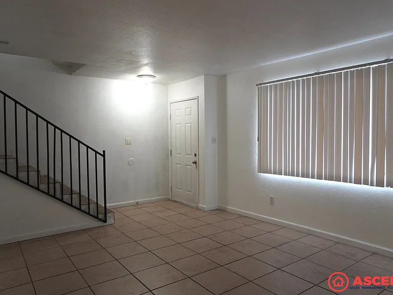 2661 Sunny Lane — Photo 4