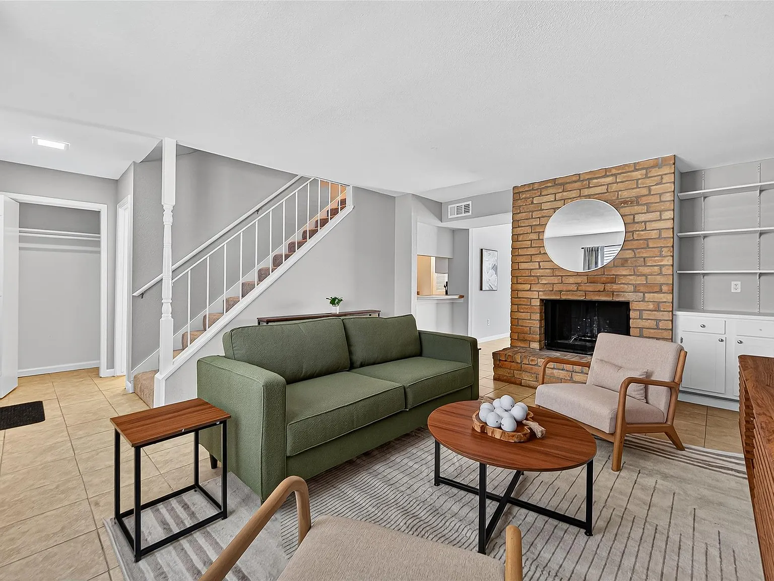 2 bed, 2.5 bath, 1380 sqft, $2,000 — Photo 1