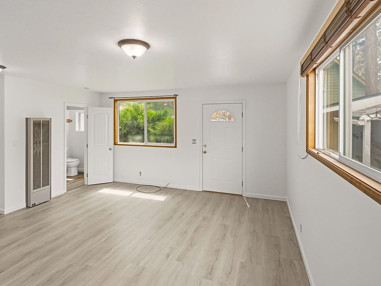 Studio, 300 sqft, $1,200 — Photo 2