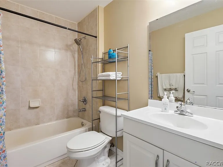 3220 E Rogers St — Photo 17