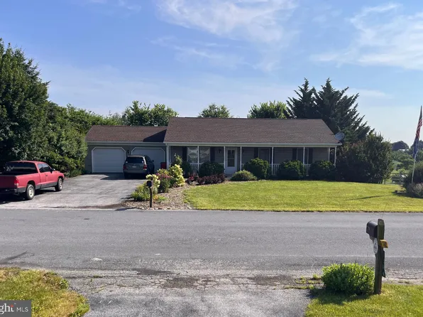 1345 Memory Ln, Chambersburg, PA 17201