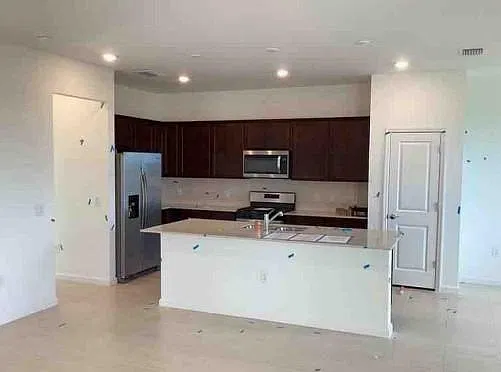 5 bed, 2615 sqft, $3,450 — Photo 2
