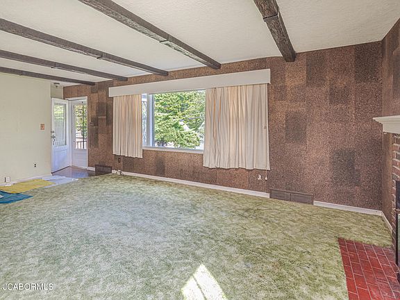 5th image of 2005 Meadow Ln