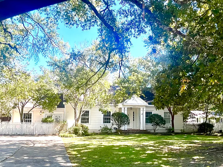 2817 Pargoud Blvd — Photo 3