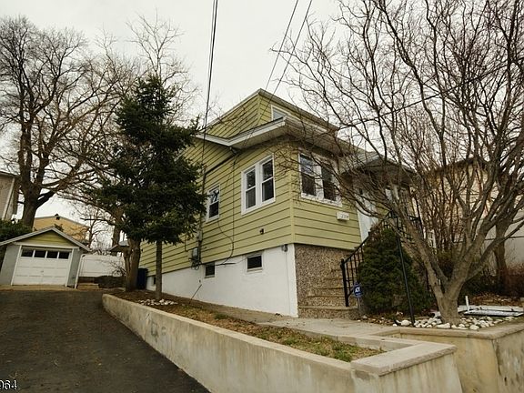2nd image of 1318 State St