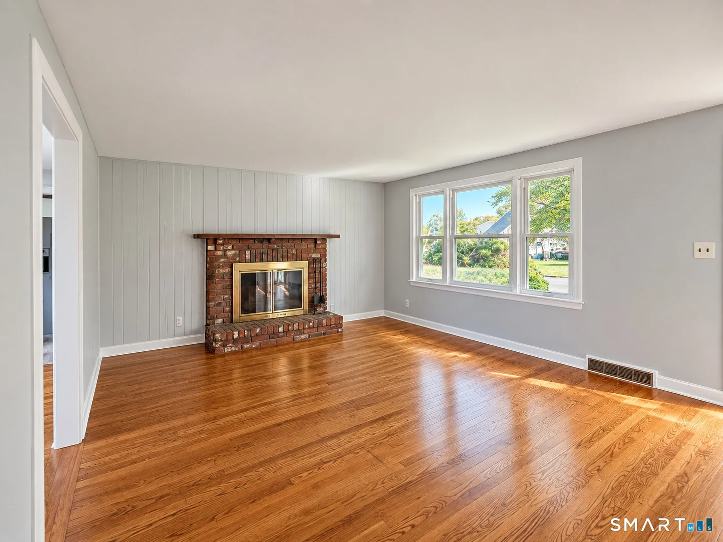 4 bed, 1.0 bath, 1324 sqft, $3,200 — Photo 3