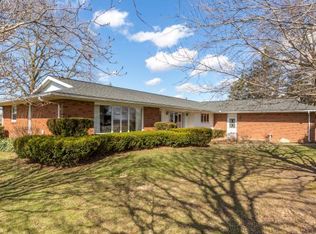 1367 County Road 2000e, Greenup, IL 62428