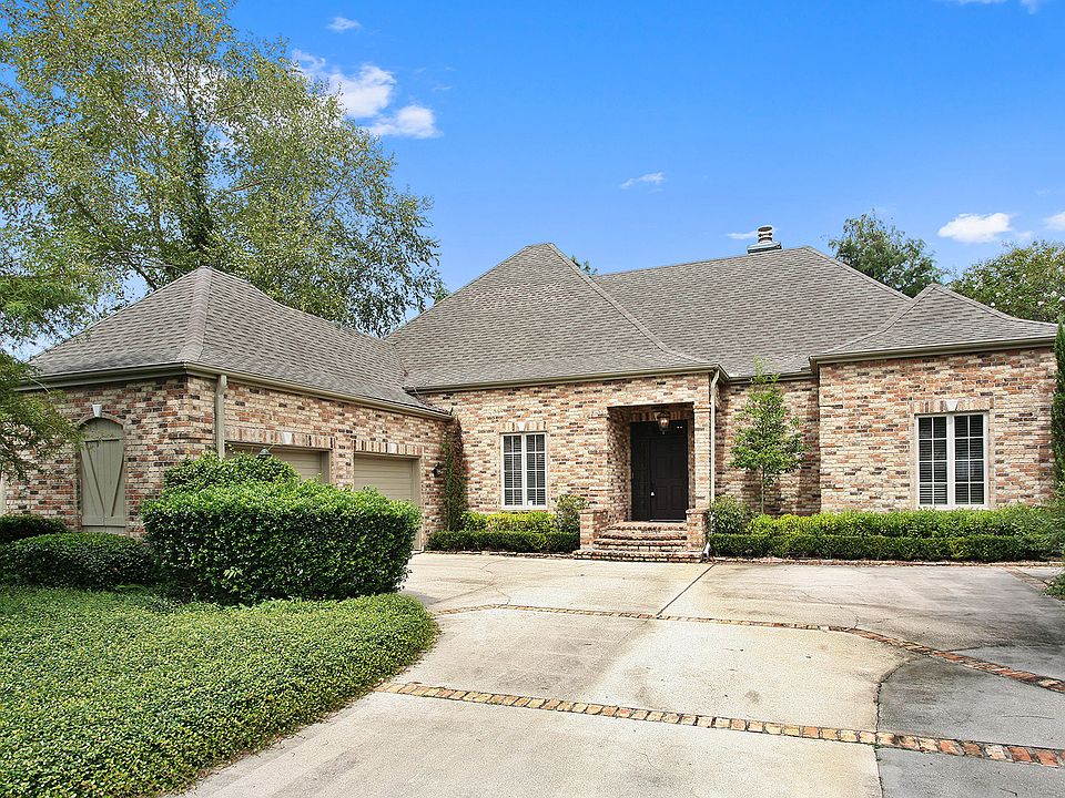 1st image of 4 Fairway Oaks Dr