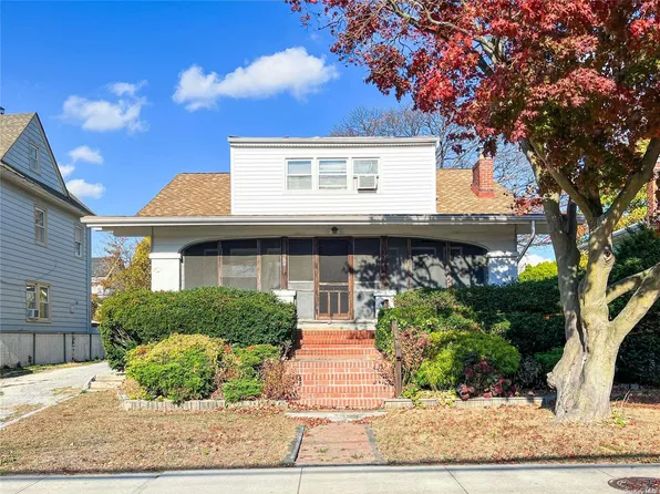 71 Lyon, Lynbrook, NY 11563