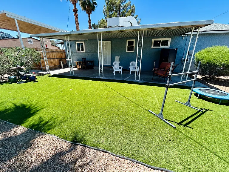 1213 Douglas Dr — Photo 16