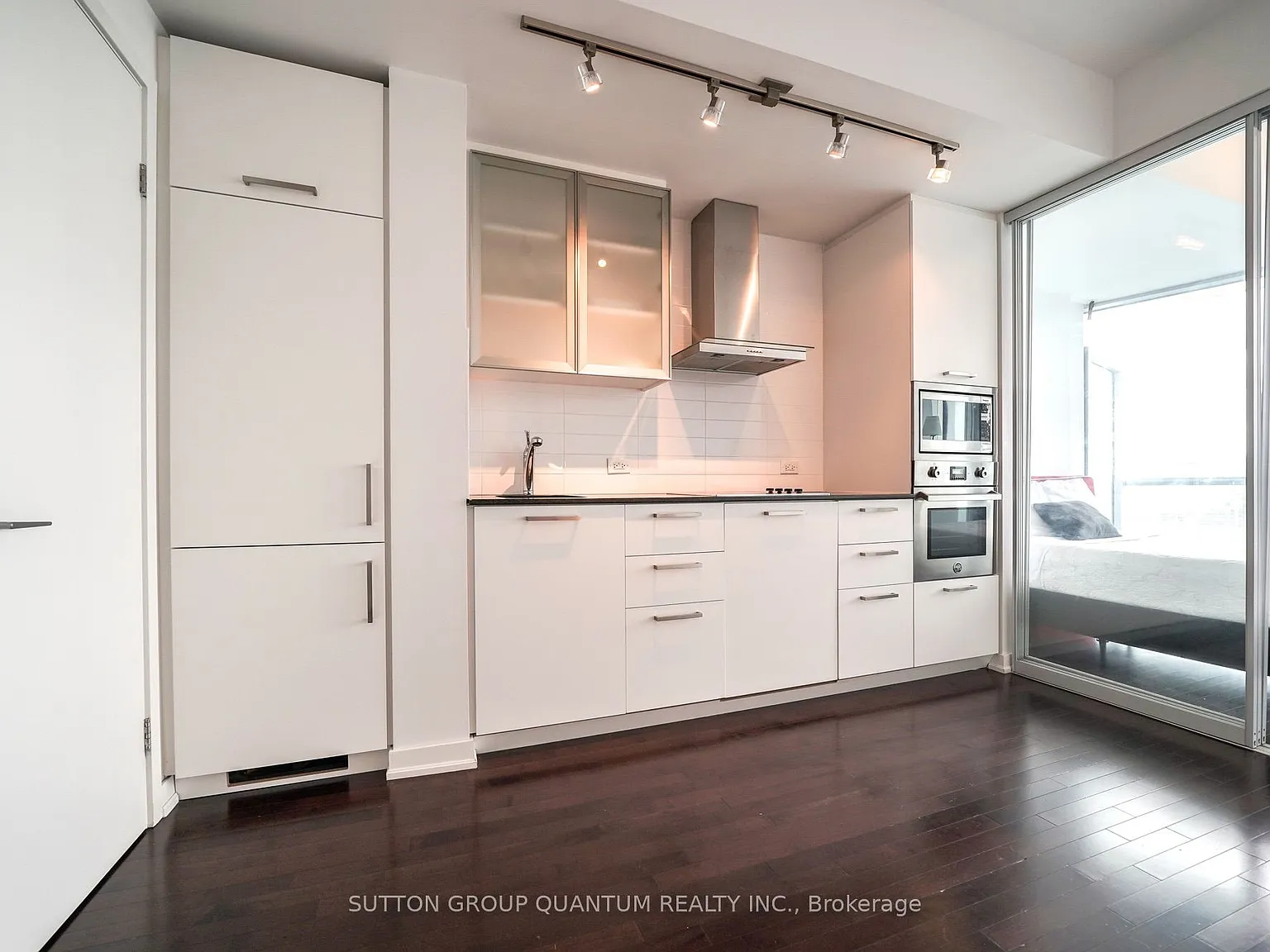 The Ice Condominiums - South Tower — Photo 4