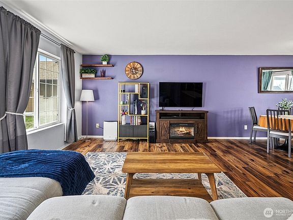 5th image of 127 Bremerton Boulevard W