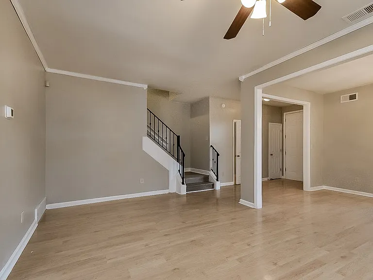 8531 Griffin Park Dr — Photo 4