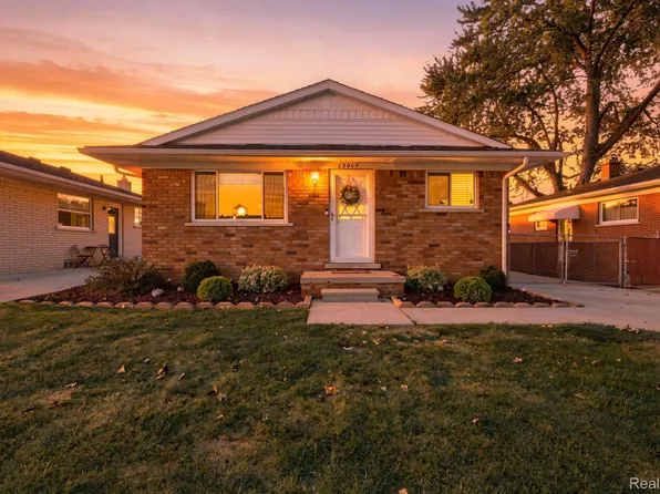 29069 Denison St, Gibraltar, MI 48173