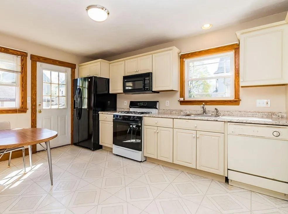 153 Alder St — Photo 4