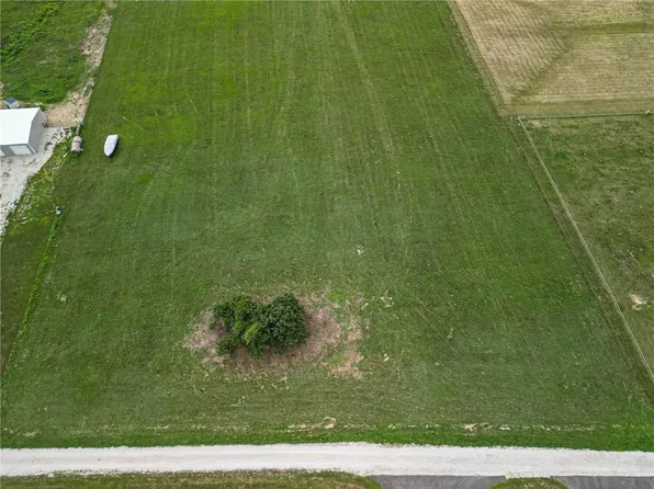 11519 S Hunt Rd, Lone Jack, MO 64070